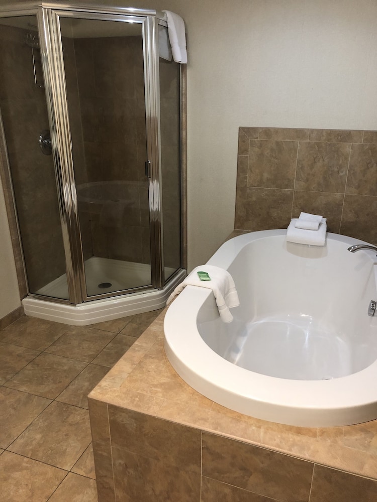 Suite, 1 King Bed (Soaking Tub) - Photo 5