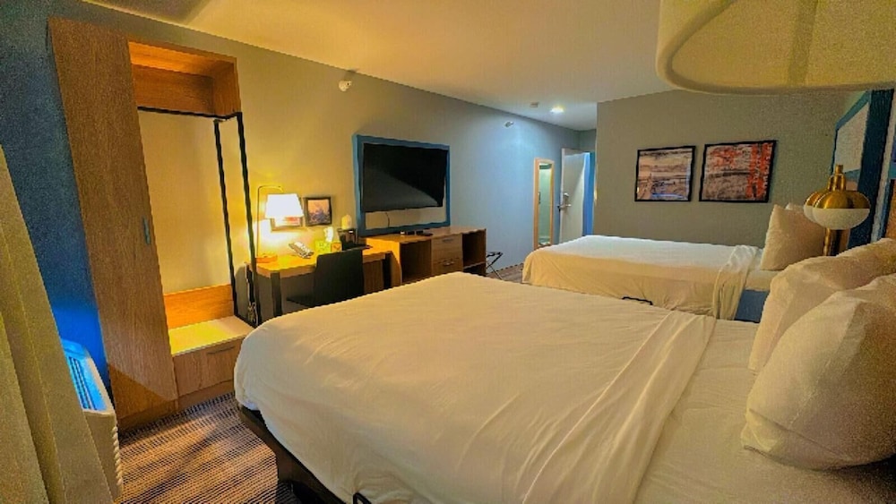 Room, 2 Queen Beds photo 1