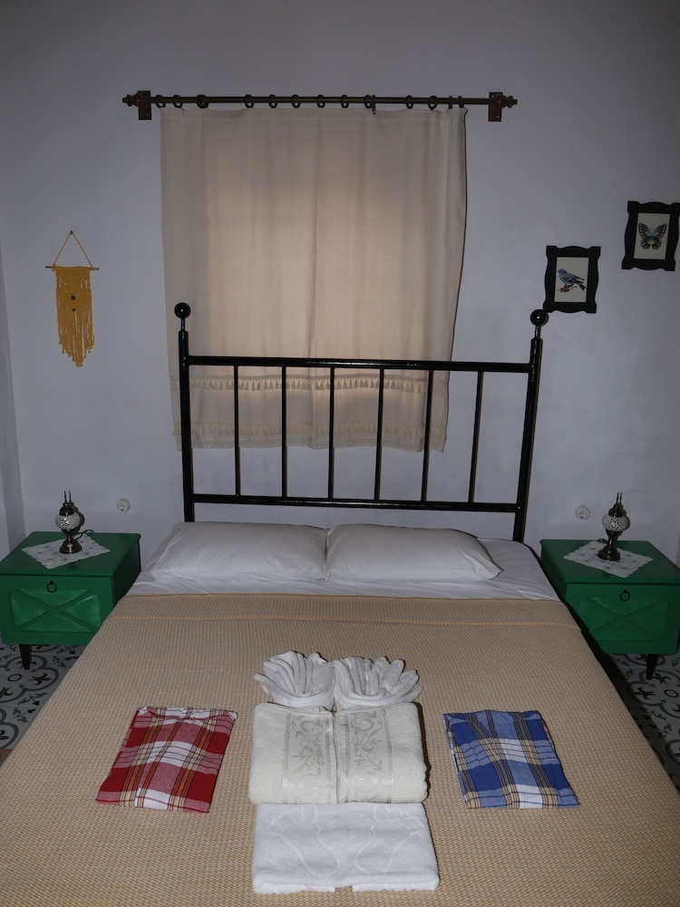 Standard Room, 1 Queen Bed