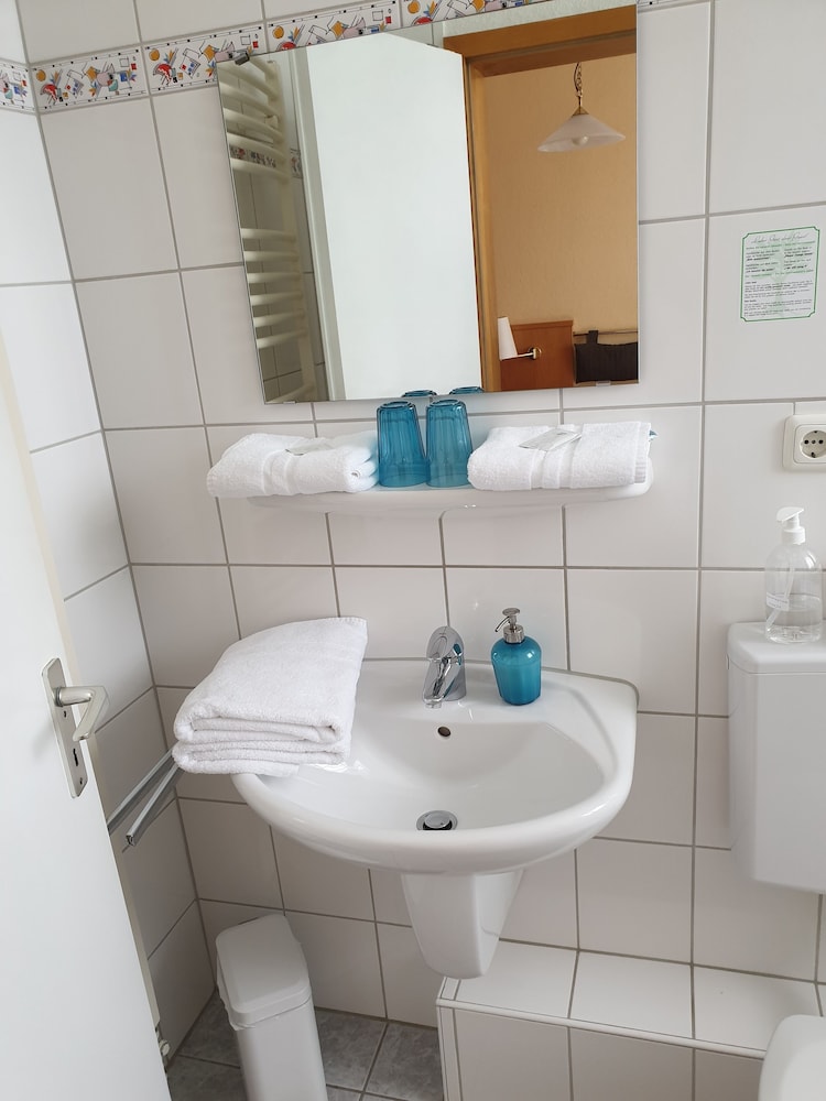 Basic Double Room photo 3