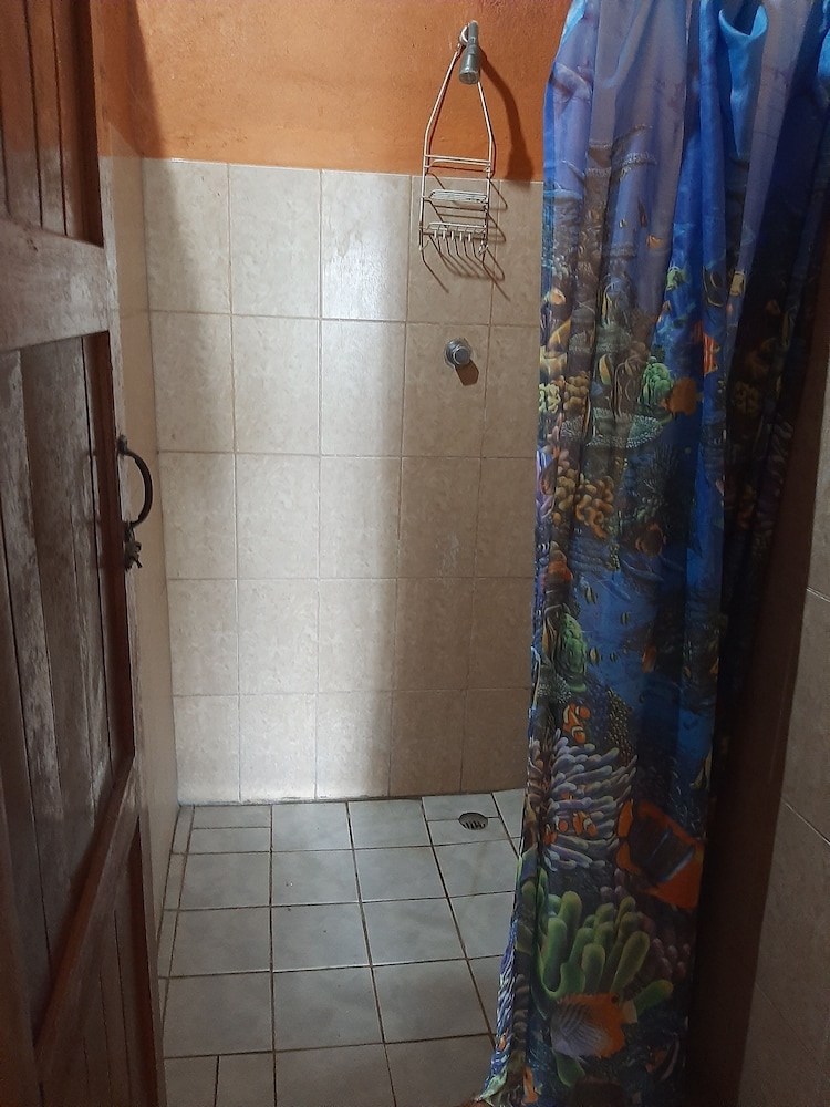 Basic Twin Room, Shared Bathroom photo 2