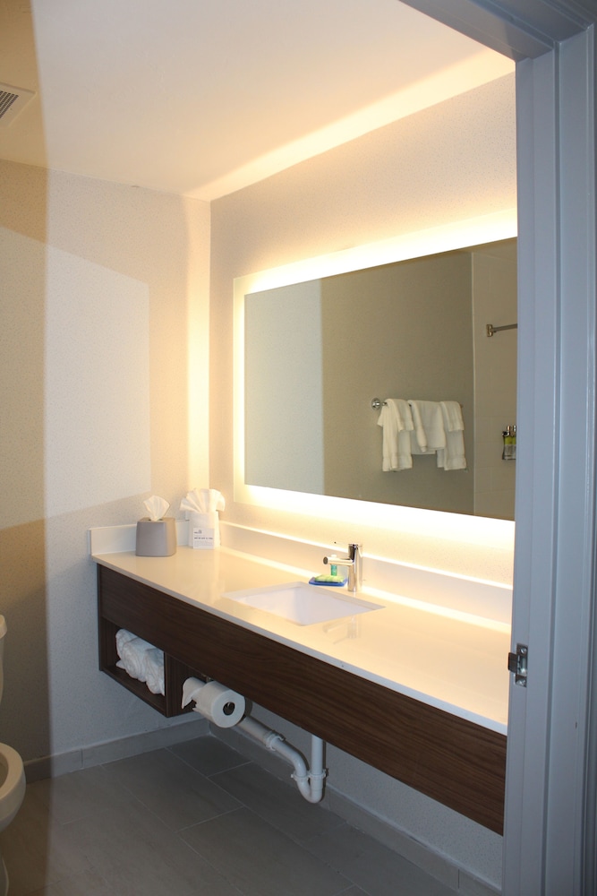 Standard Room, Multiple Beds - Photo 2