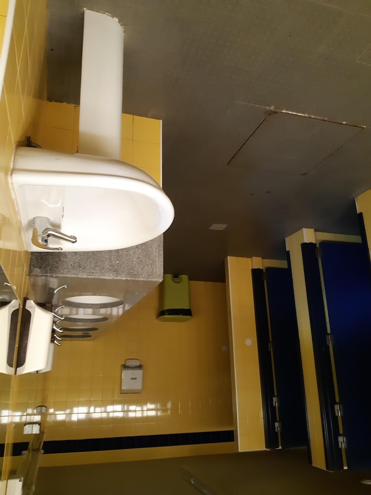 Shared Dormitory, Women only, Shared Bathroom (4 Beds) photo 3