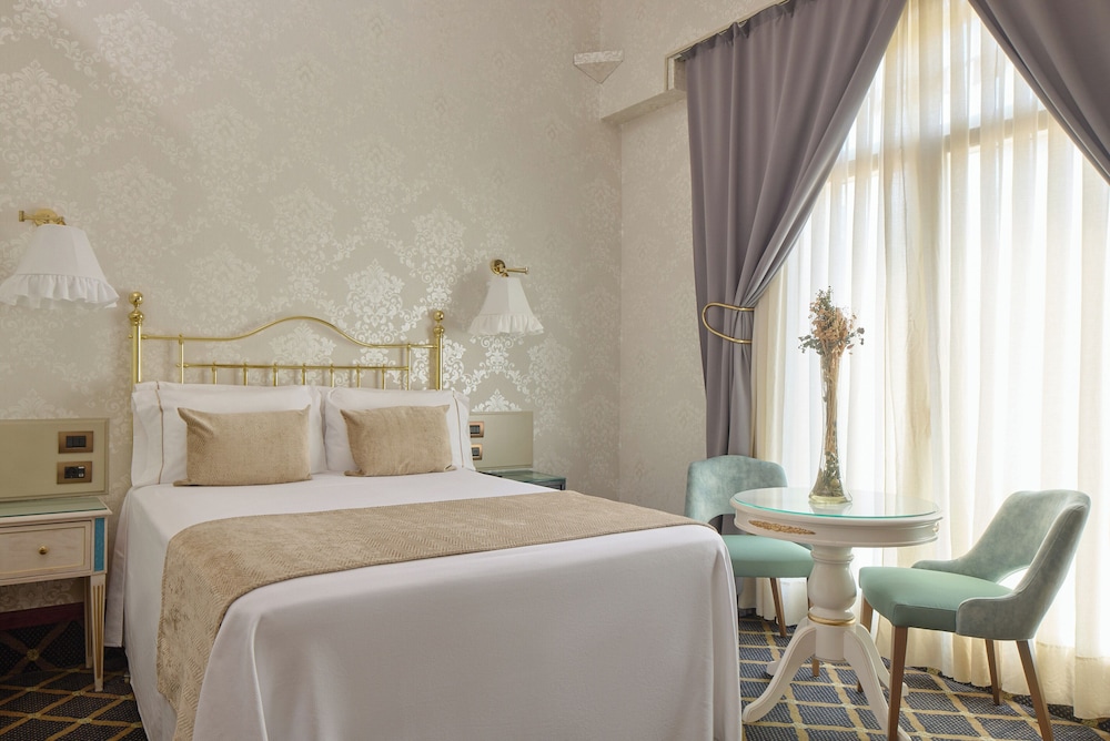 Deluxe Double or Twin Room photo 2
