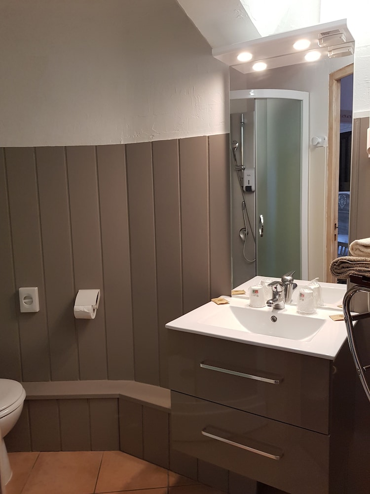 Comfort Room photo 2