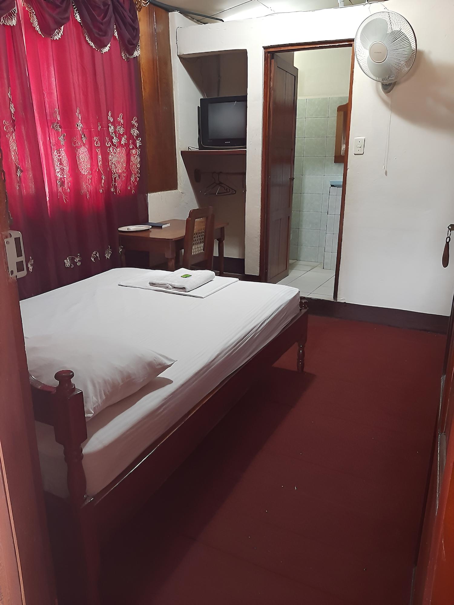 Standard Double Room, Private Bathroom photo 2