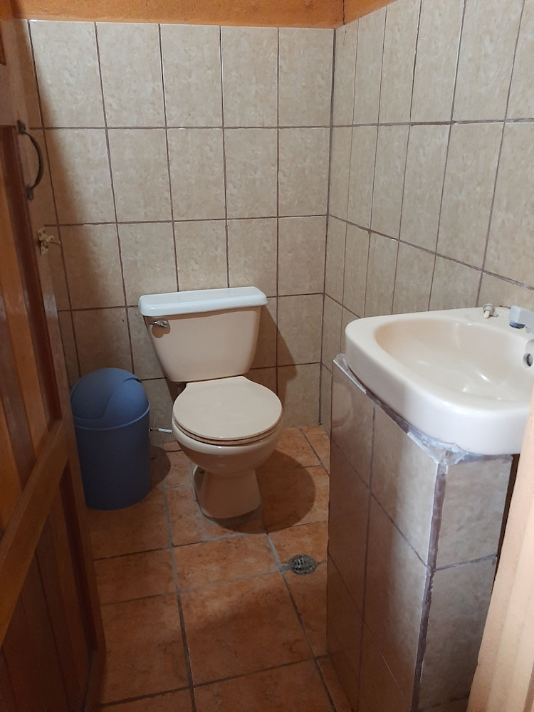 Economy Twin Room, Private Bathroom photo 2