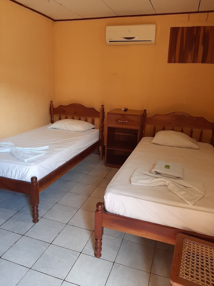 Standard Triple Room, Private Bathroom photo 3