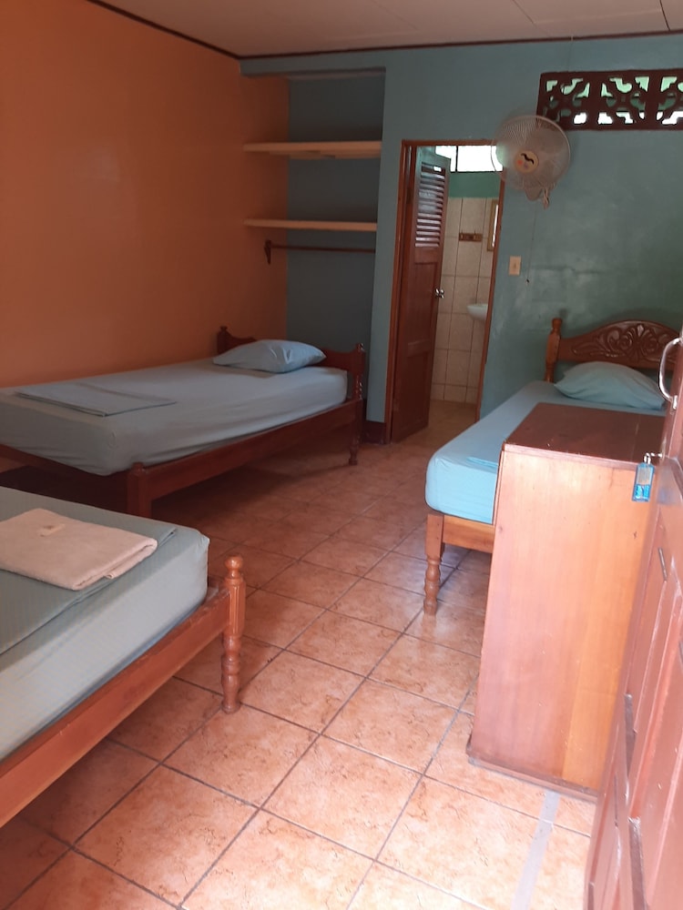 Economy Triple Room, Private Bathroom photo 1