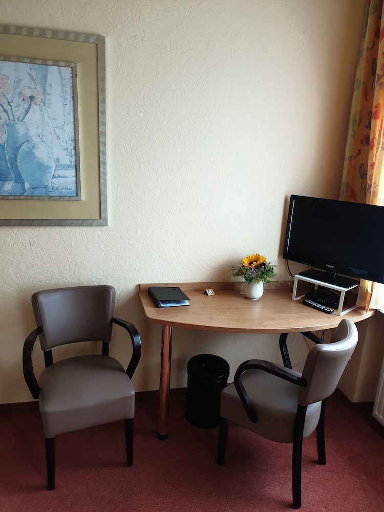 Basic Double or Twin Room photo 2