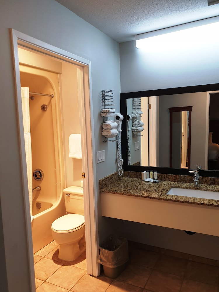 Suite, 1 Bedroom, Kitchenette, River View - Photo 5