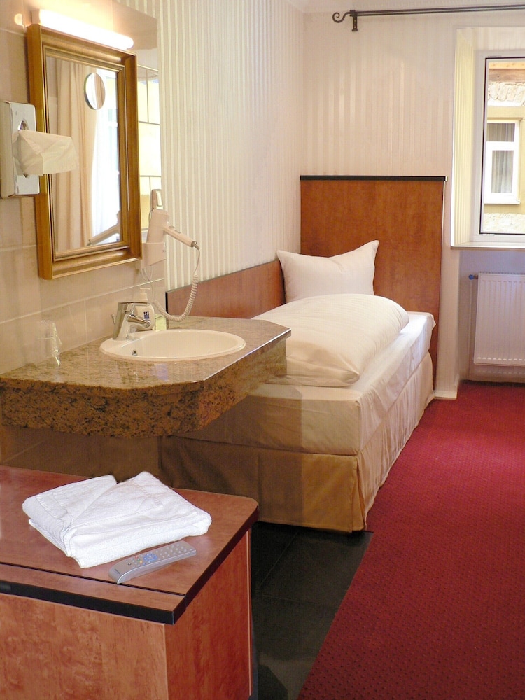 Economy Triple Room, 3 Twin Beds (Guest House Plönlein) - Photo 3
