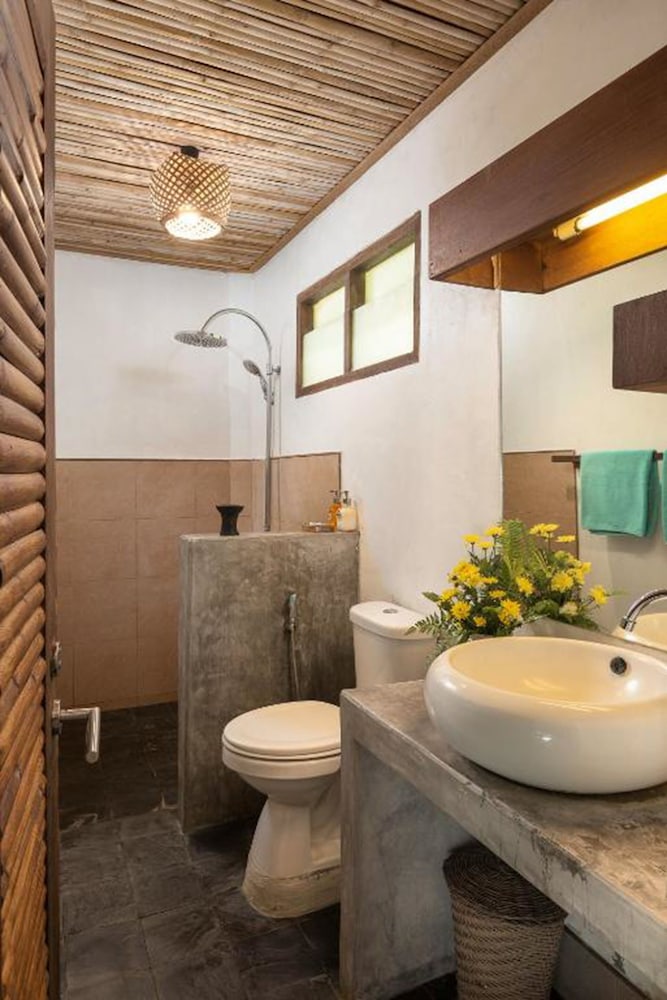 Jungle Bungalow thumbnail 5