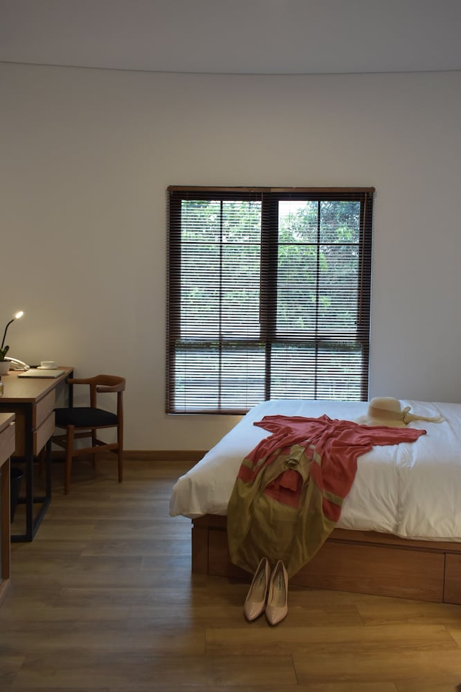 Deluxe Queen Room - Photo 6