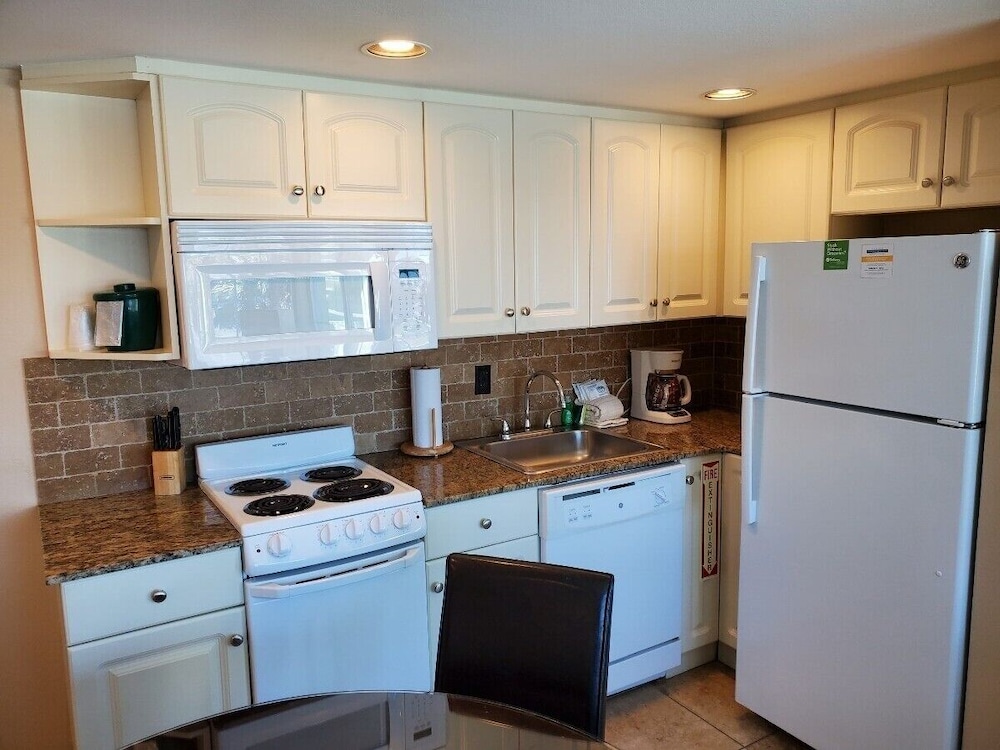 Apartment, 2 Bedrooms, Partial Ocean View - Photo 6