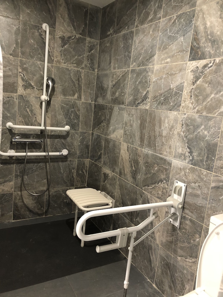 Classic Double Room, Private Bathroom - Photo 11