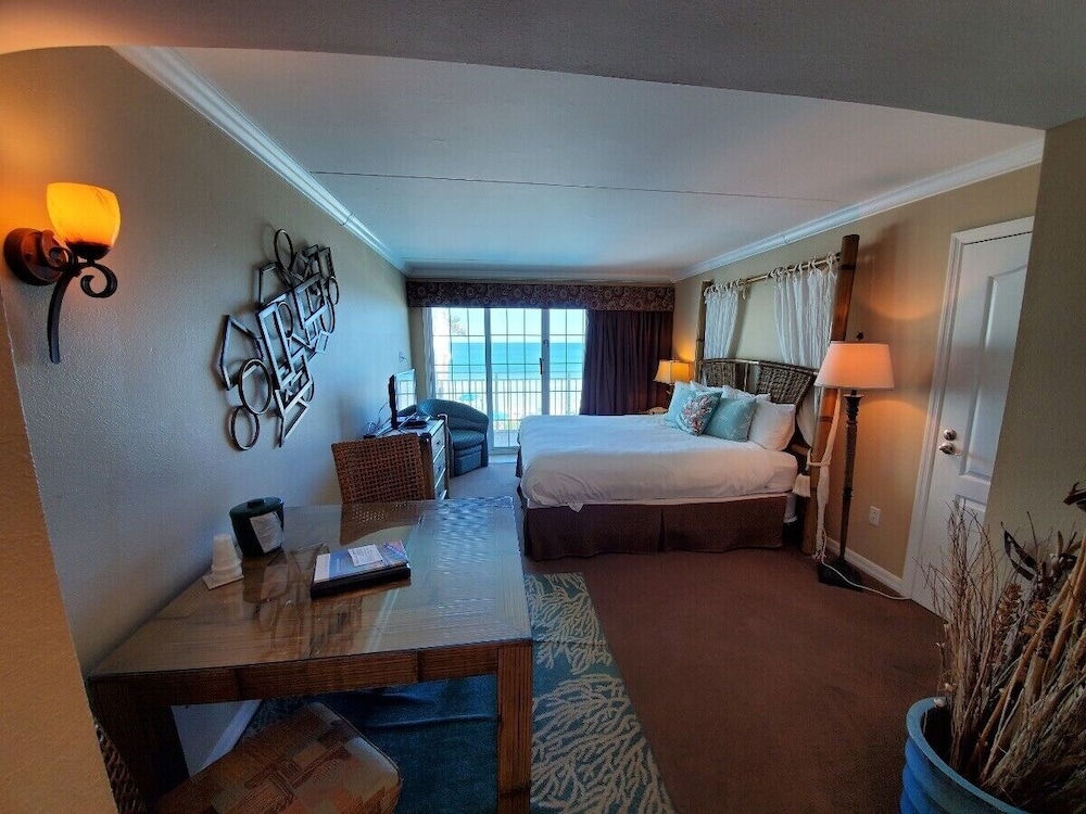 Studio Suite, 1 King Bed, Ocean View - Photo 1