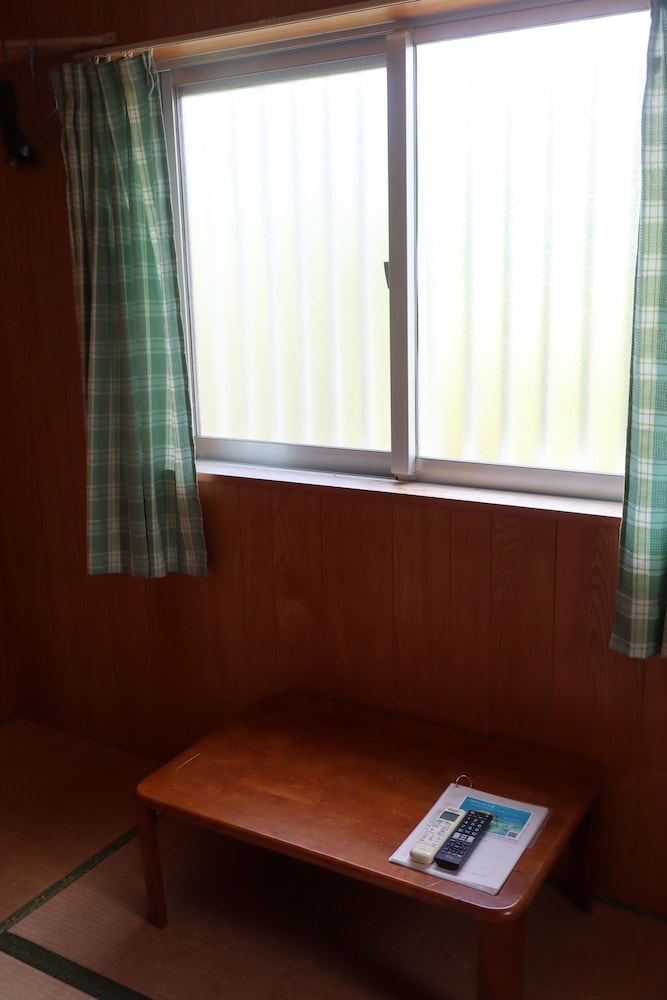 Annex 103 Japanese-style room 6 tatami mats9.28 m^2 (toilet and shower shared)