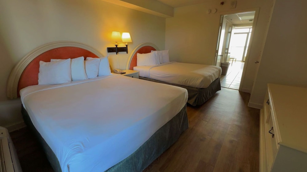 1 bedroom Double Queen Suite with Kitchenette, Oceanfront