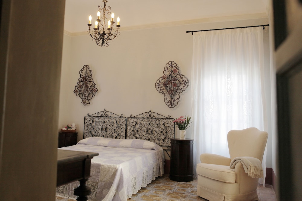 Classic Double or Twin Room, Terrace, Garden View photo 2