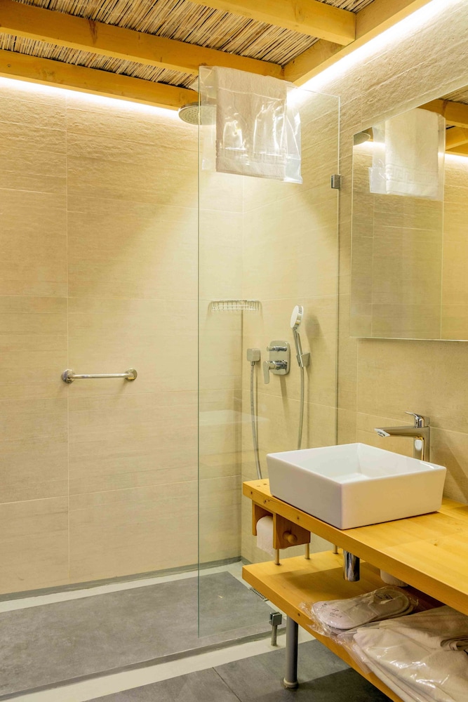 Comfort Double or Twin Room, 1 Bedroom, Balcony, Garden View photo 2
