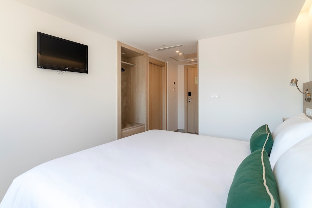 Double Room - Photo 3