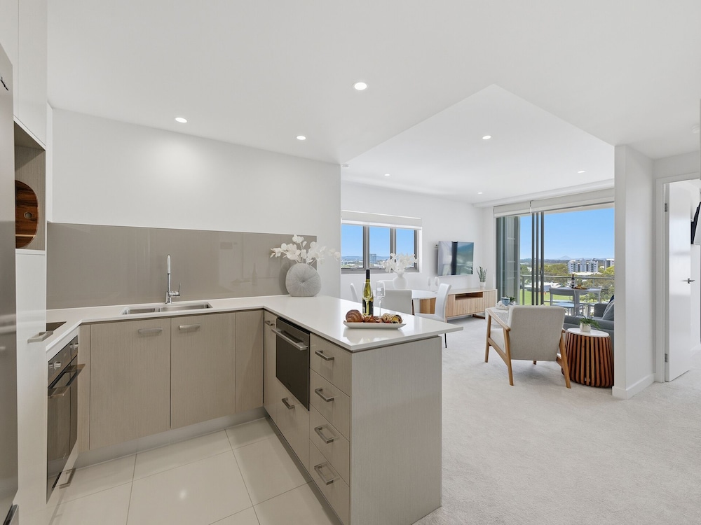 Verve - 2 Bedroom Partial Ocean View Apartment (located 150m away at 92 Sixth Ave, Maroochydore) photo 2