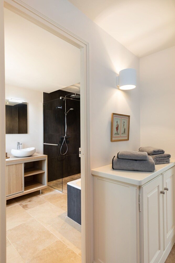 Villa, Ensuite photo 3