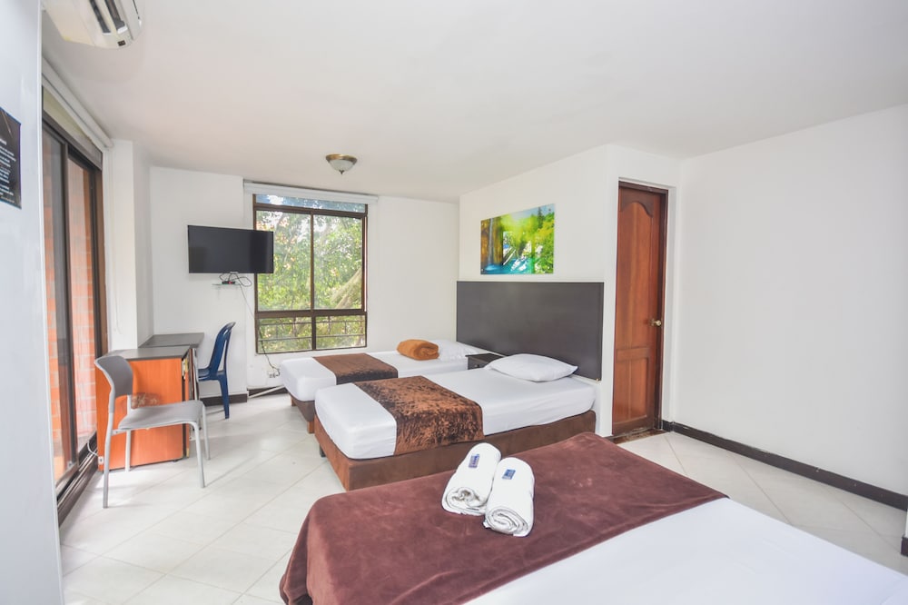 Superior Room, Multiple Beds, Balcony photo 3