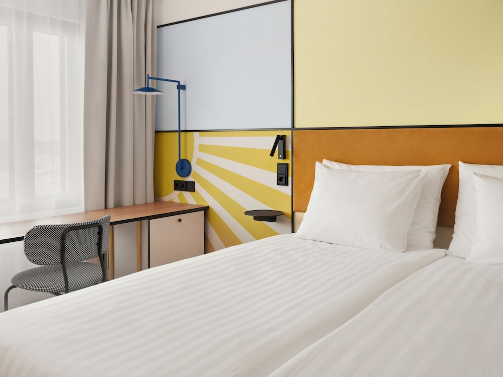Standard Twin Room, Tower