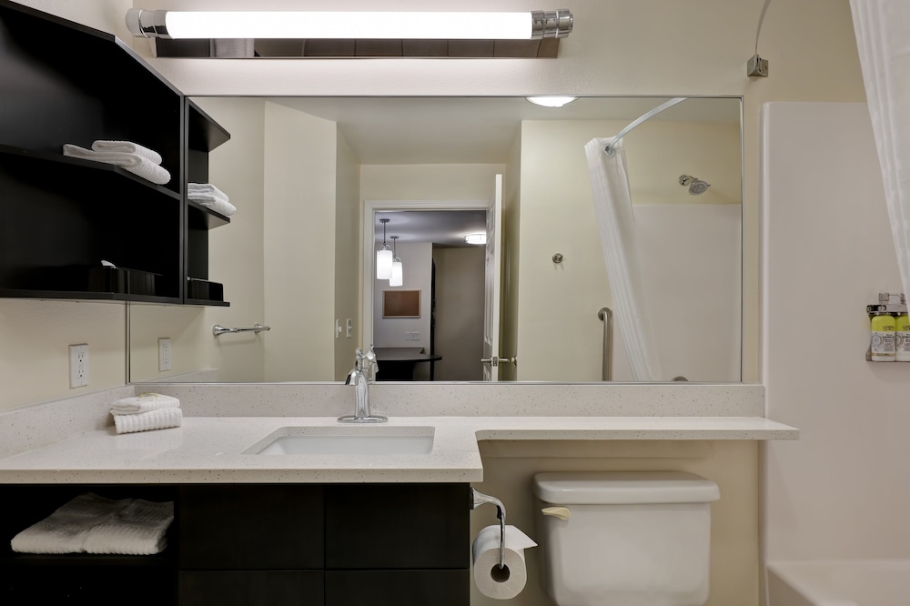 Suite, 1 Bedroom - Photo 12