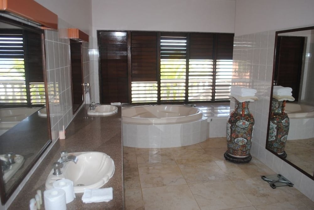 Villa Champagne with Cabanas photo 3