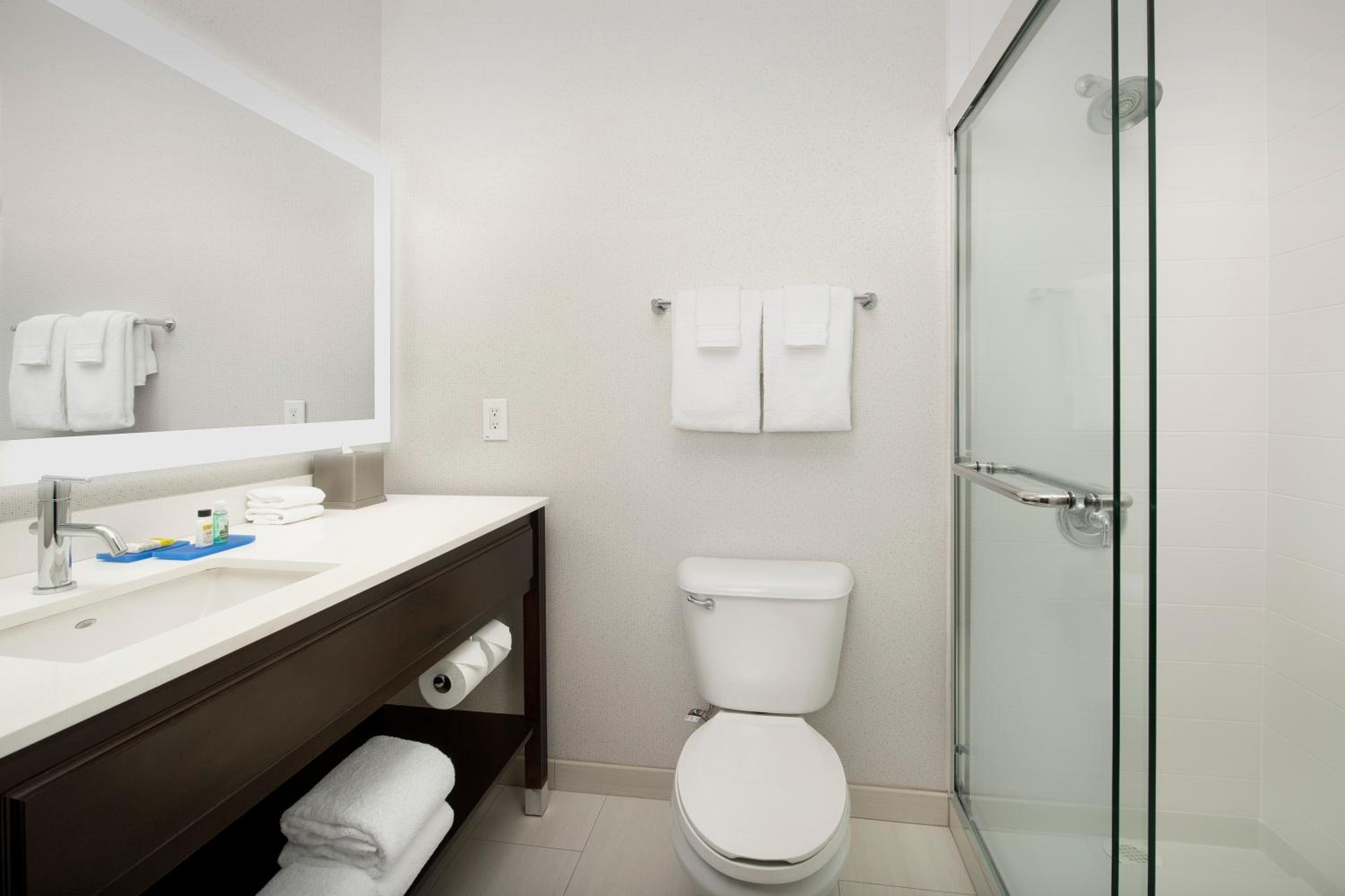 Queen Suite - Photo 3