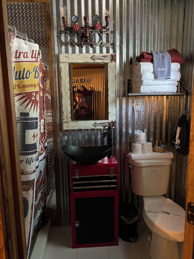 Deluxe Single Room, 2 Queen Beds, Mountain View photo 3