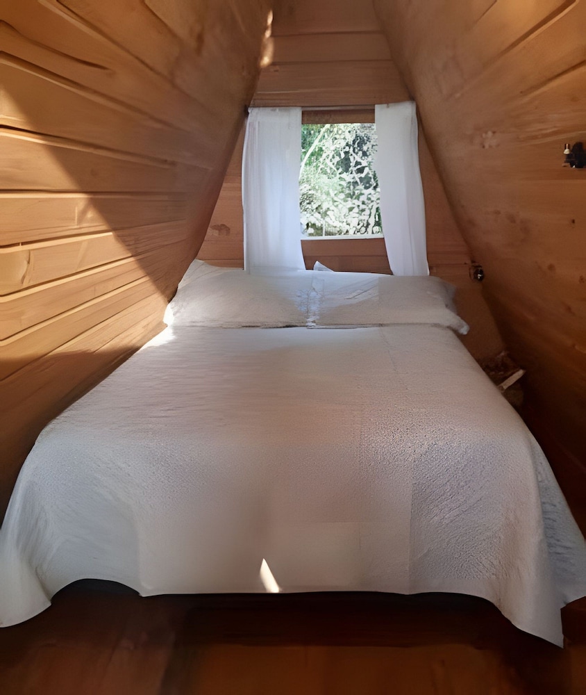 Honeymoon Cabin, Jetted Tub, Mountain View photo 3