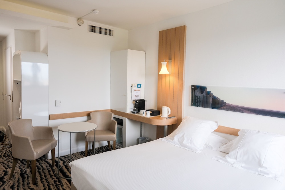 Superior Suite, Pool Access photo 3