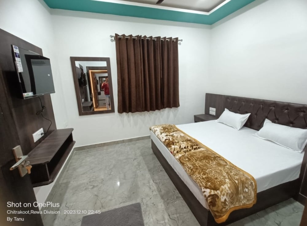 Deluxe Double Room photo 2