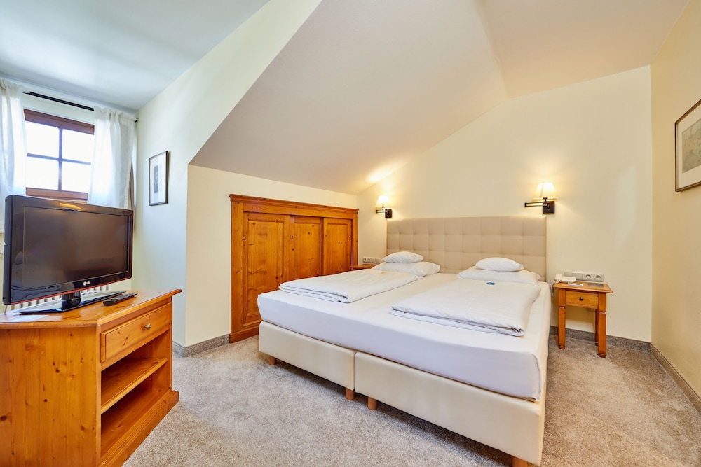Suite, 1 Double Bed, Mountain View photo 2