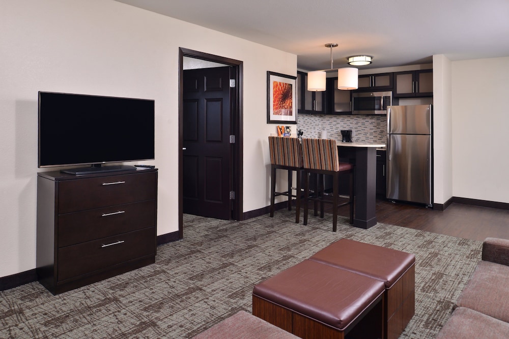 Suite, 1 Bedroom, Kitchen - Photo 4