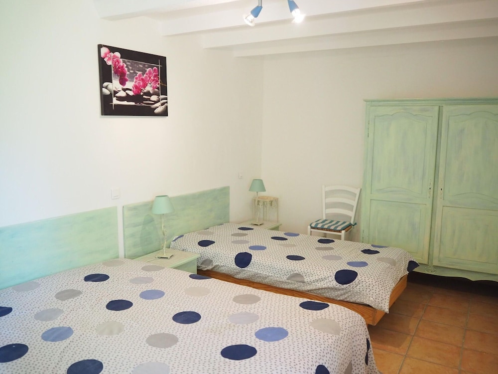Classic House, 4 Bedrooms photo 3