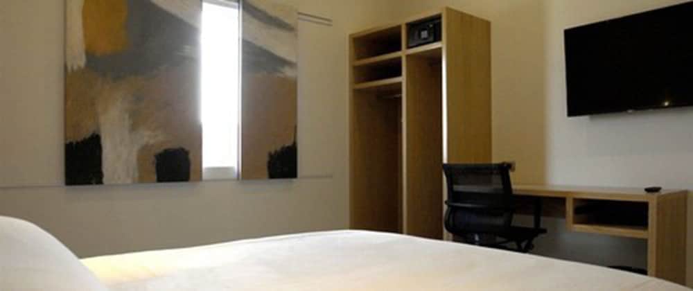Suite, 1 King Bed photo 2