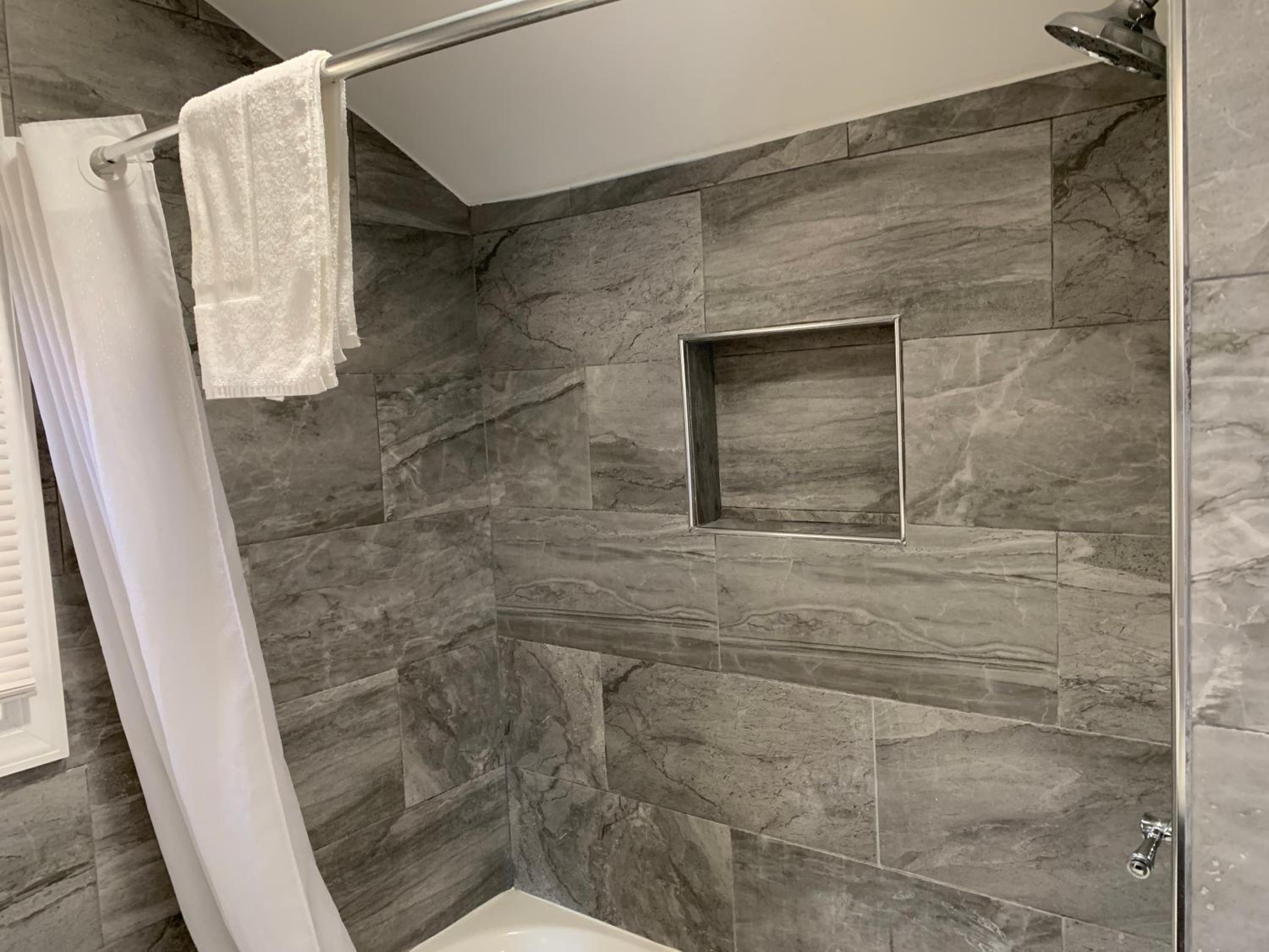Executive Suite - Photo 11