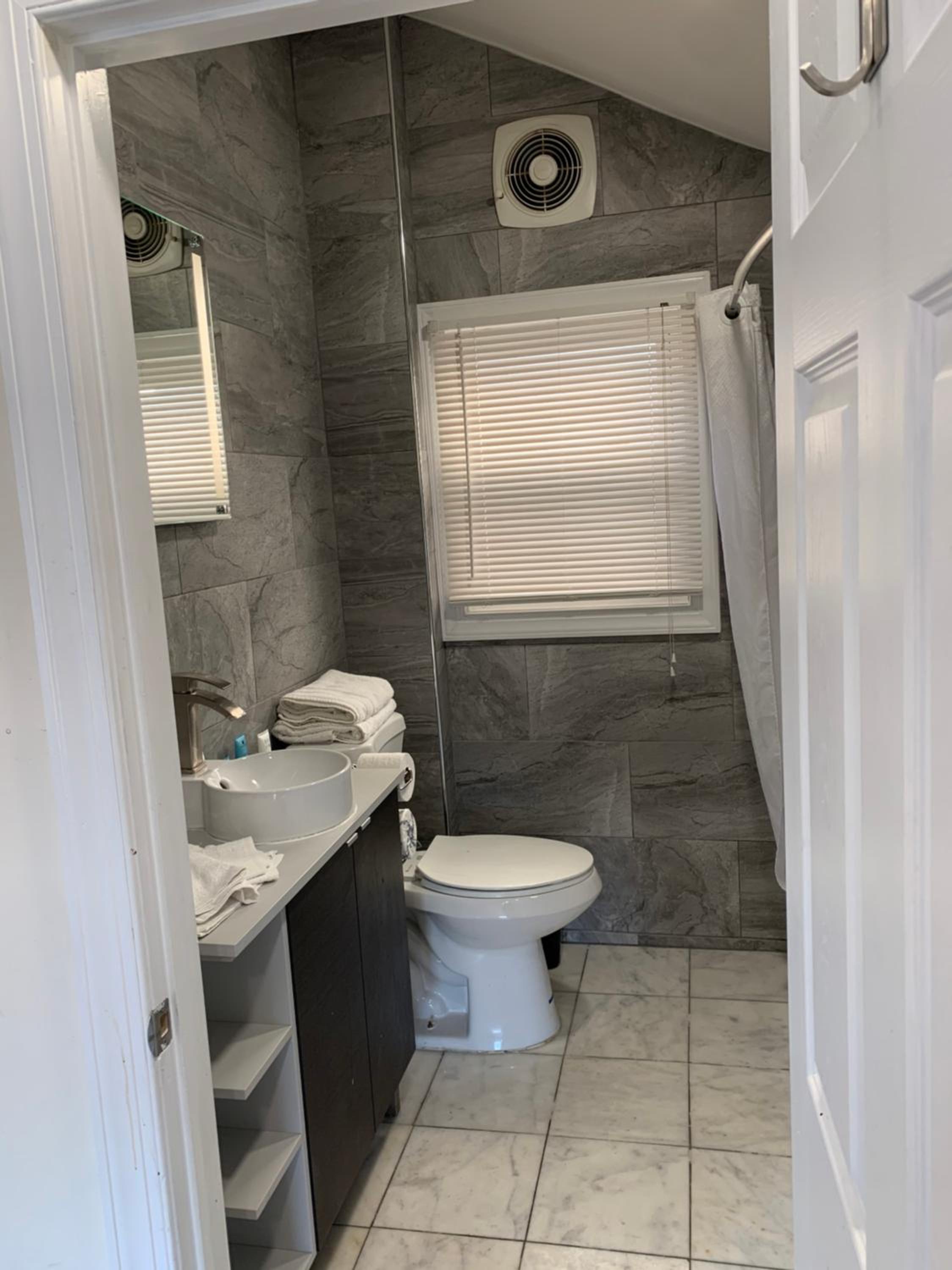 Executive Suite - Photo 7