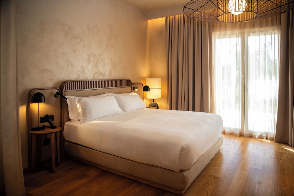 Panoramic Room, 1 King Bed with Sofa bed, Sea View photo 3