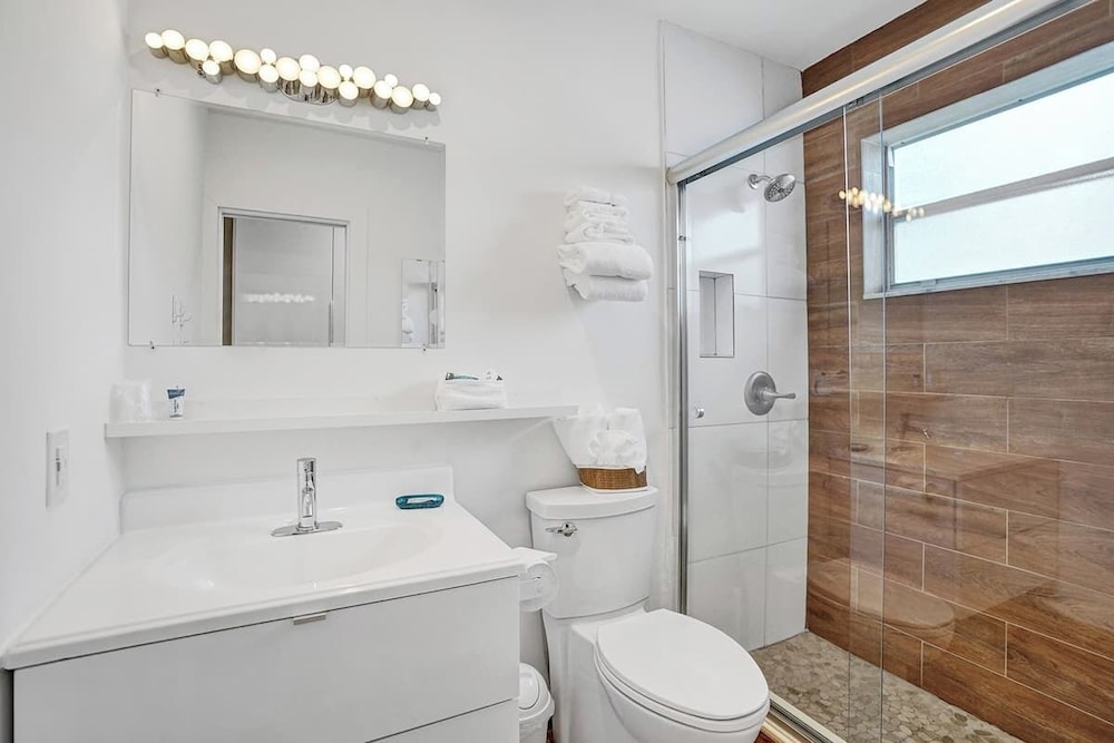 Classic Double Room, Balcony (Waves 10) photo 2
