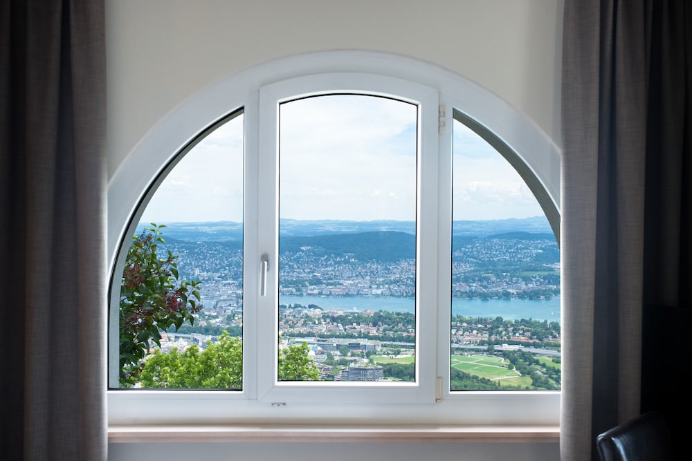 Panorama Room City and Lake View