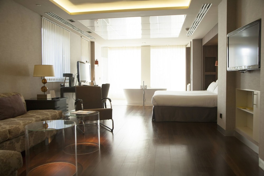 Suite - Photo 6