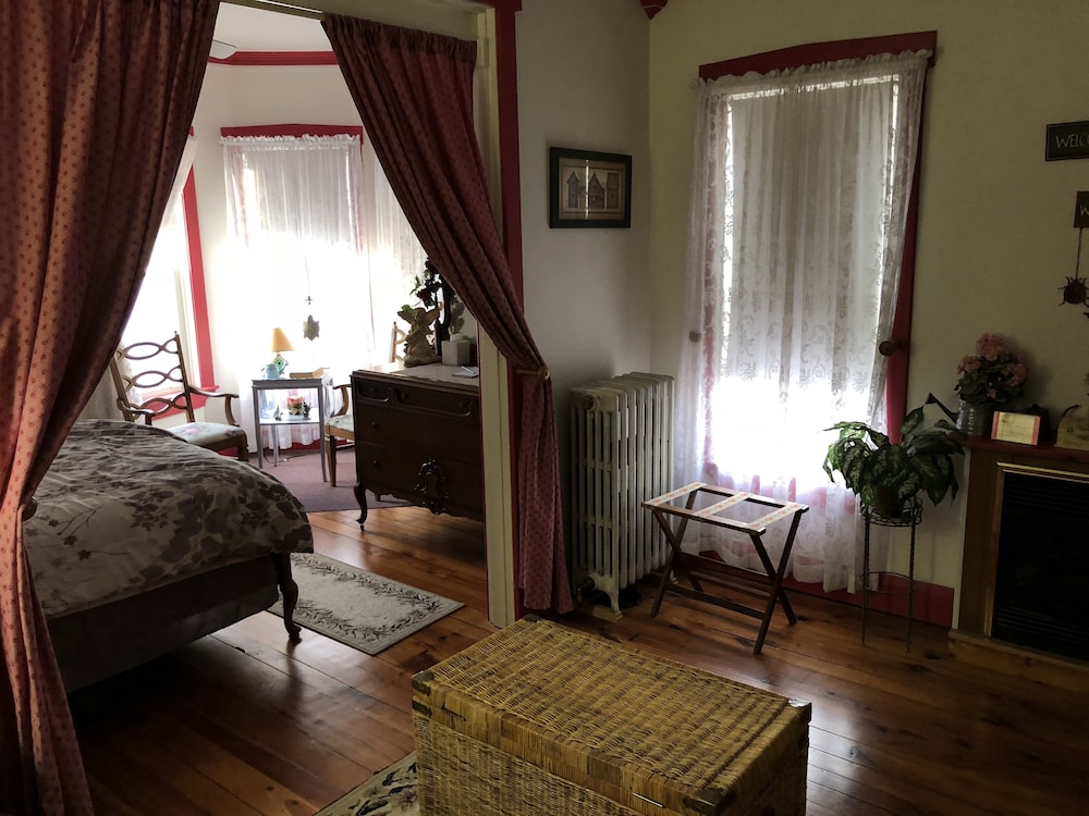 Standard Quadruple Room, Ensuite (Garden Suite) photo 2