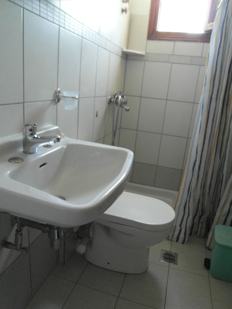 Almiros Apartments, Billede 2