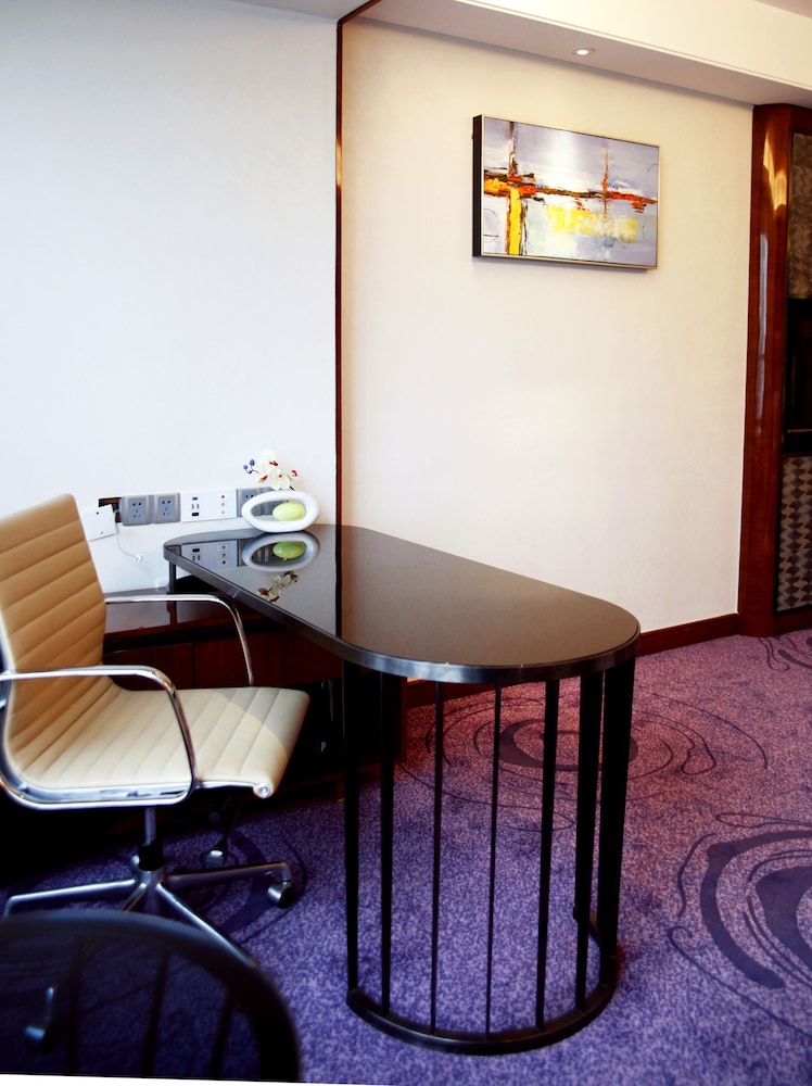 Jade Suite photo 3